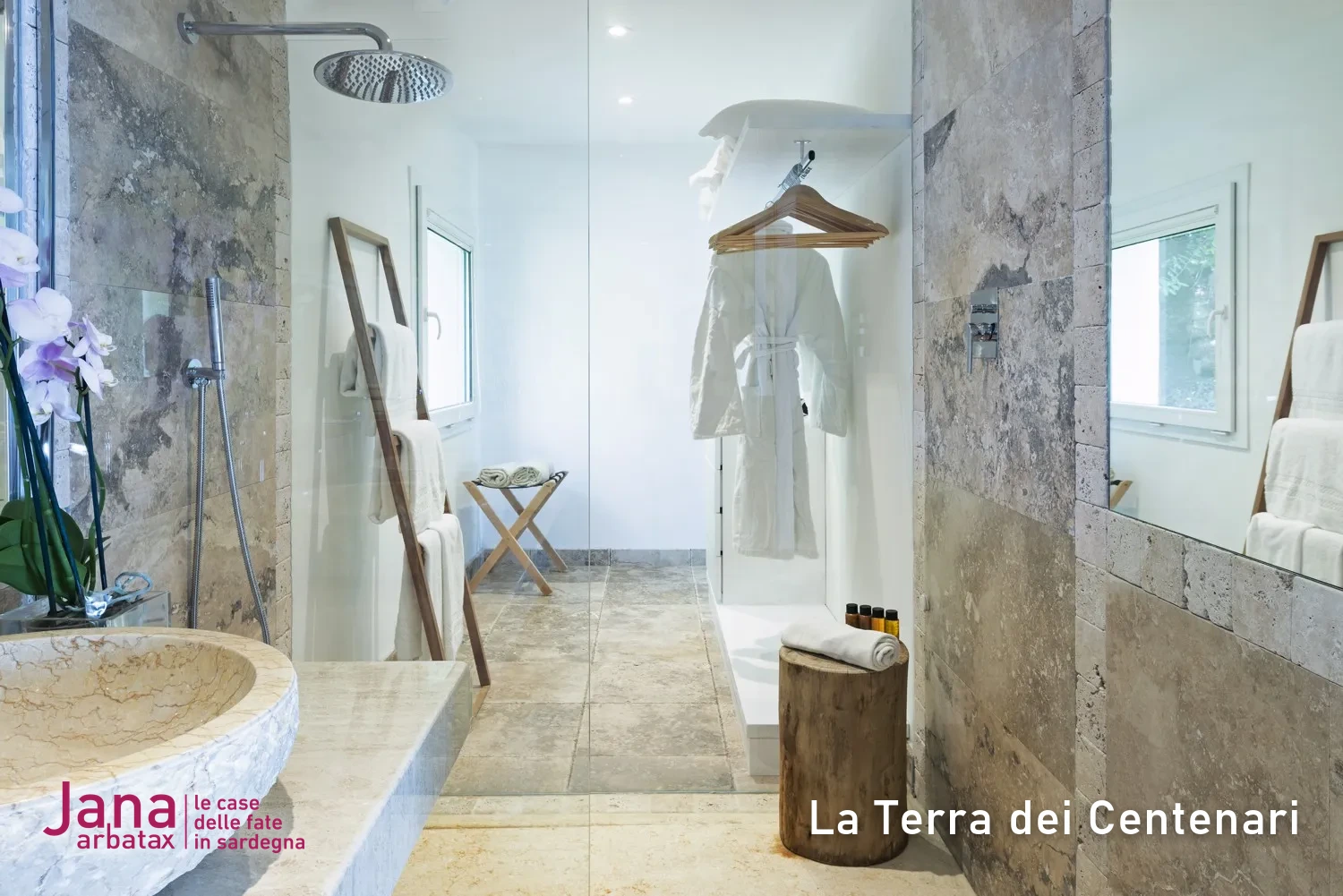Bagno della suite in una casa del progetto Jana ad Arbatax, in Ogliastra.